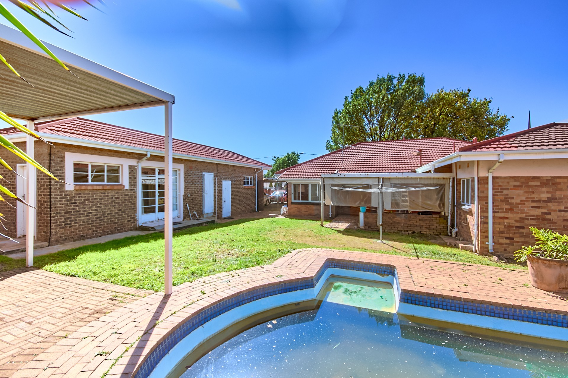 House for sale in Discovery, Roodepoort, 1050 m²