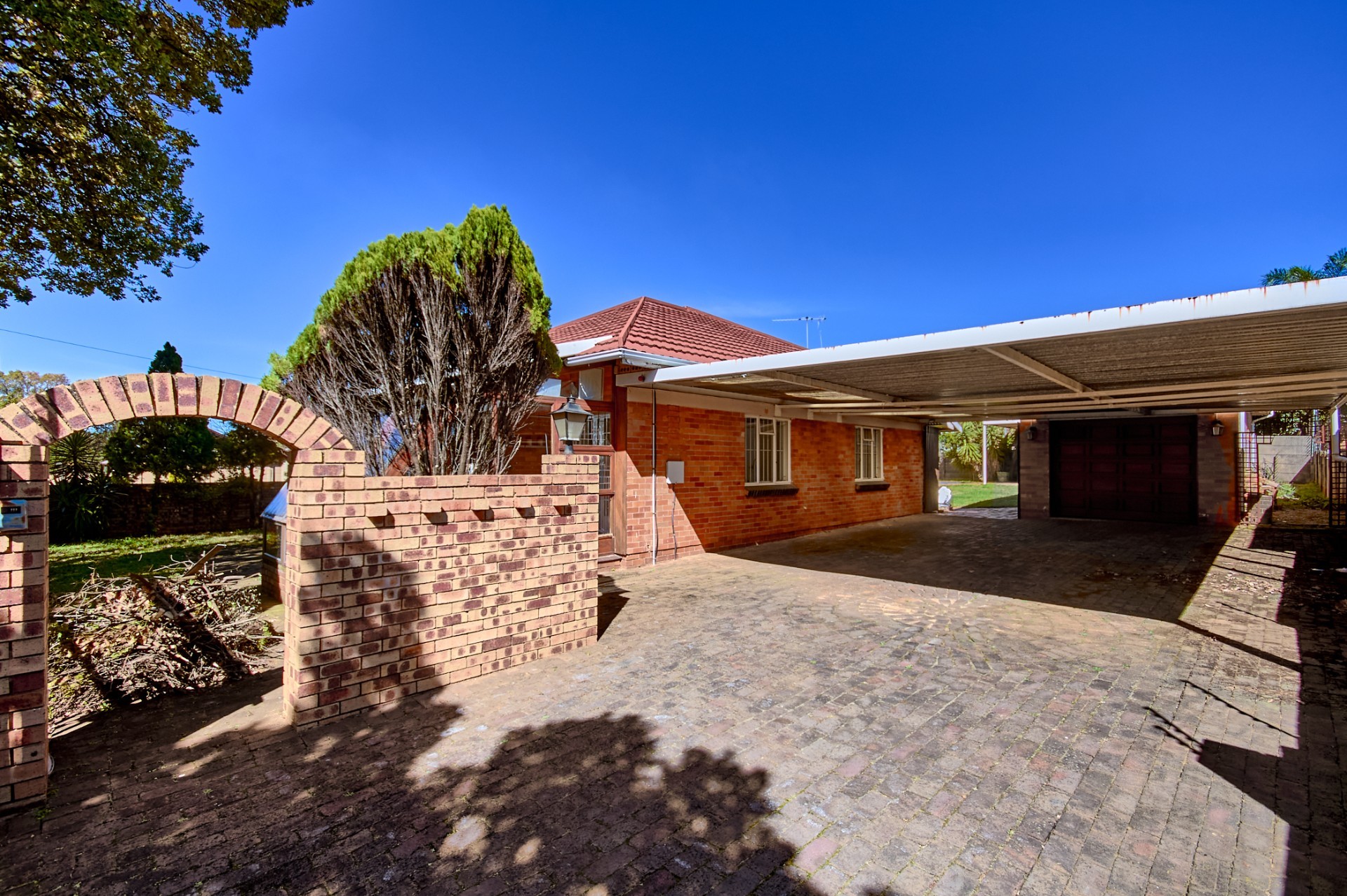 House for sale in Discovery, Roodepoort, 1050 m²