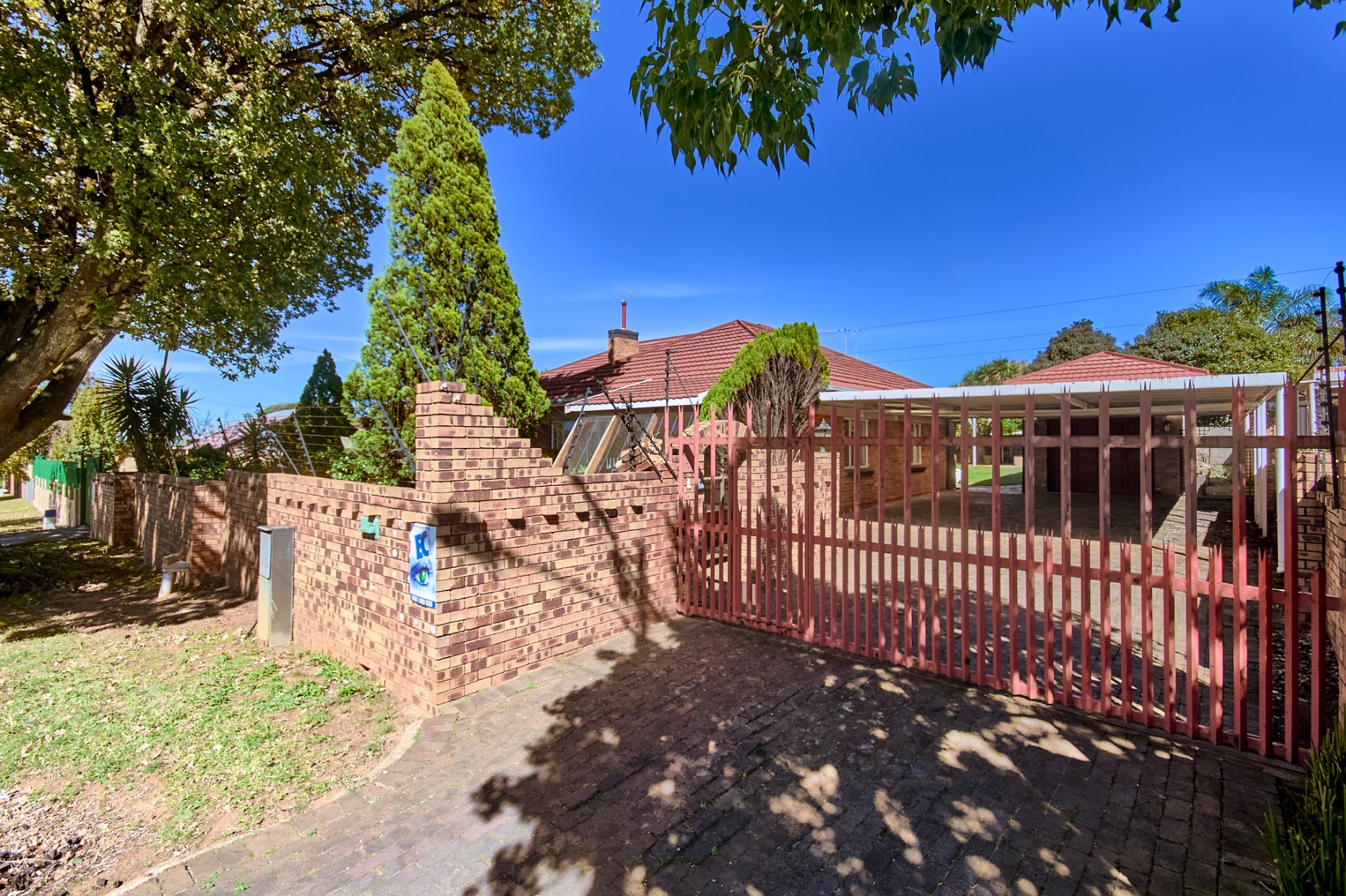 House for sale in Discovery, Roodepoort, 1050 m²