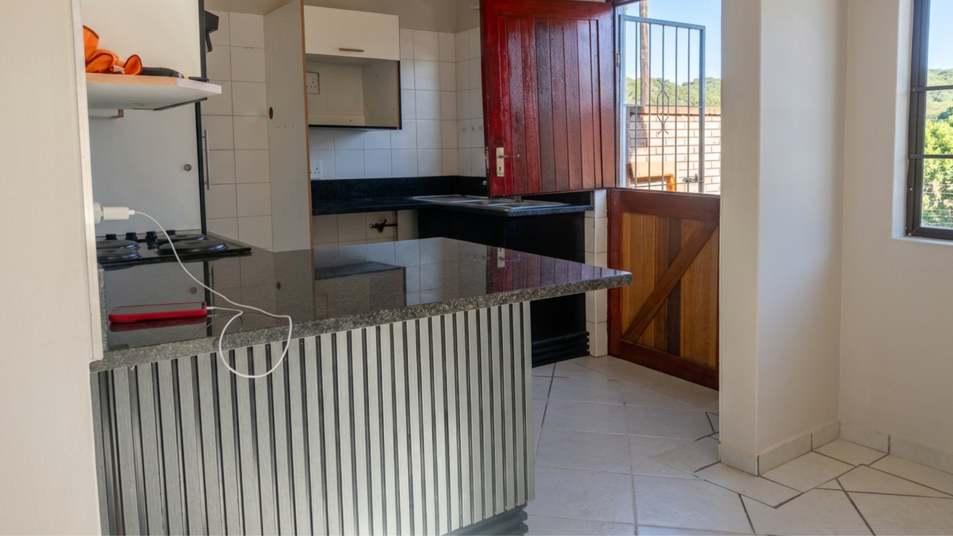 Townhouse for rent in Abbotsford, East London, 210 m²