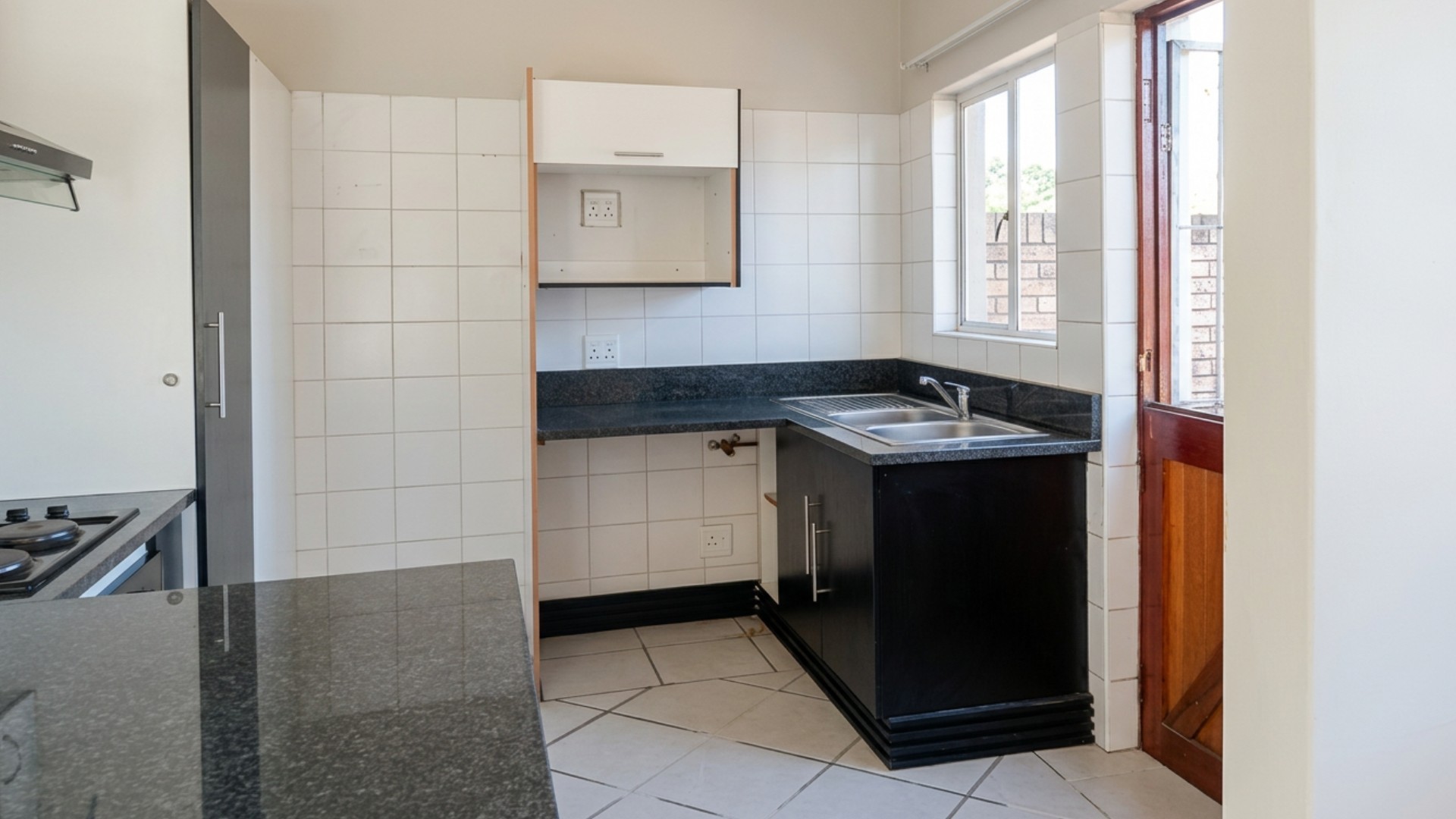 Townhouse for rent in Abbotsford, East London, 210 m²