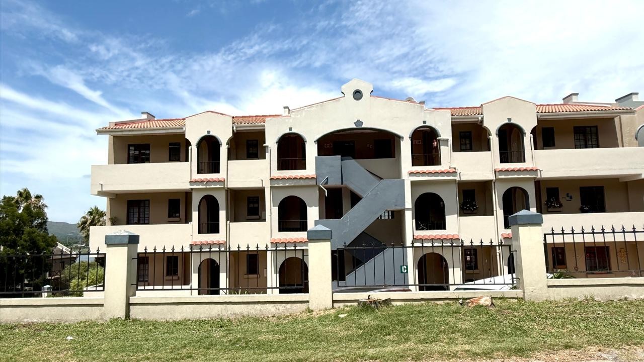 Apartment for rent in Knysna Central, Knysna, 75 m²