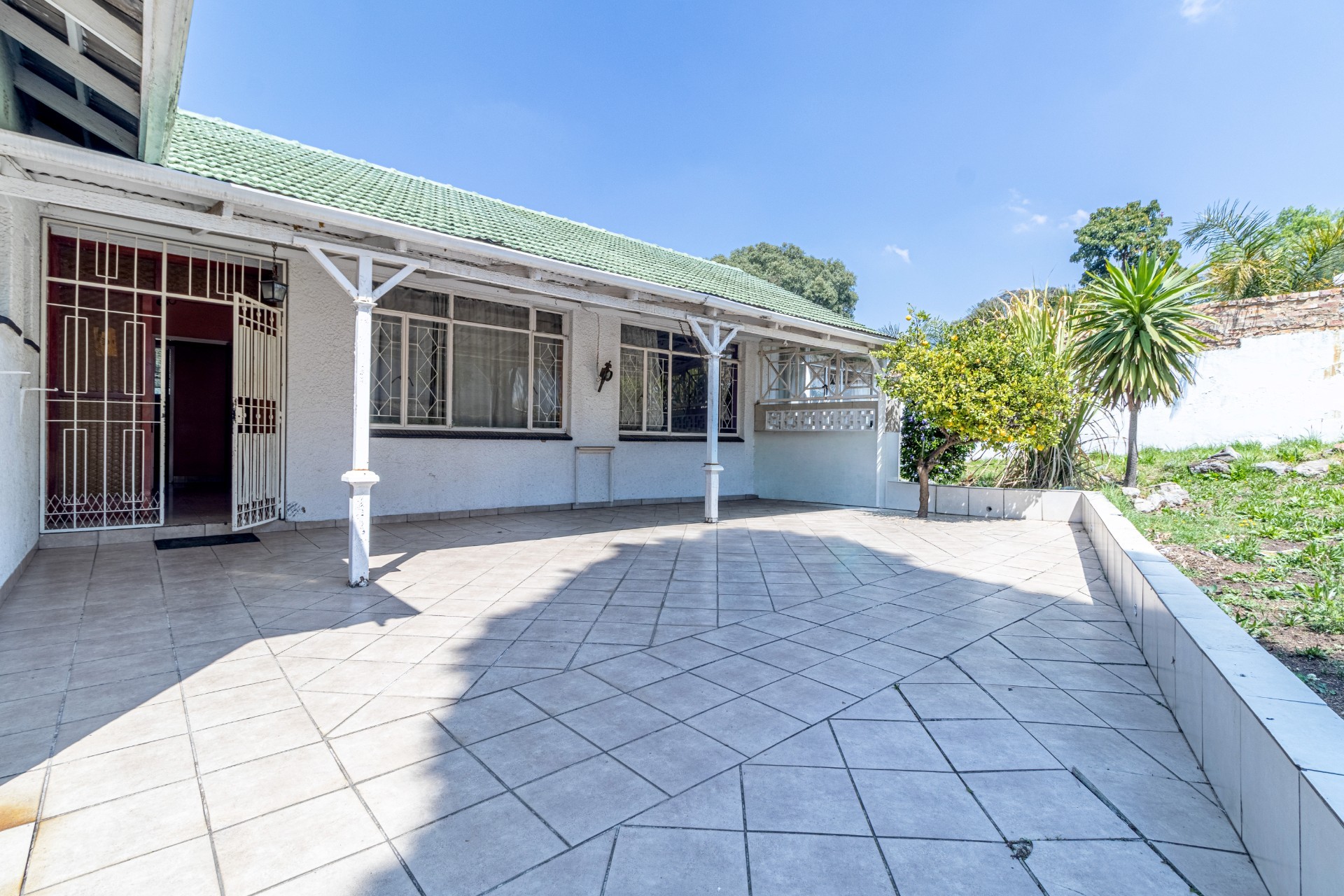 House for sale in Lyndhurst, Johannesburg, 2024 m²