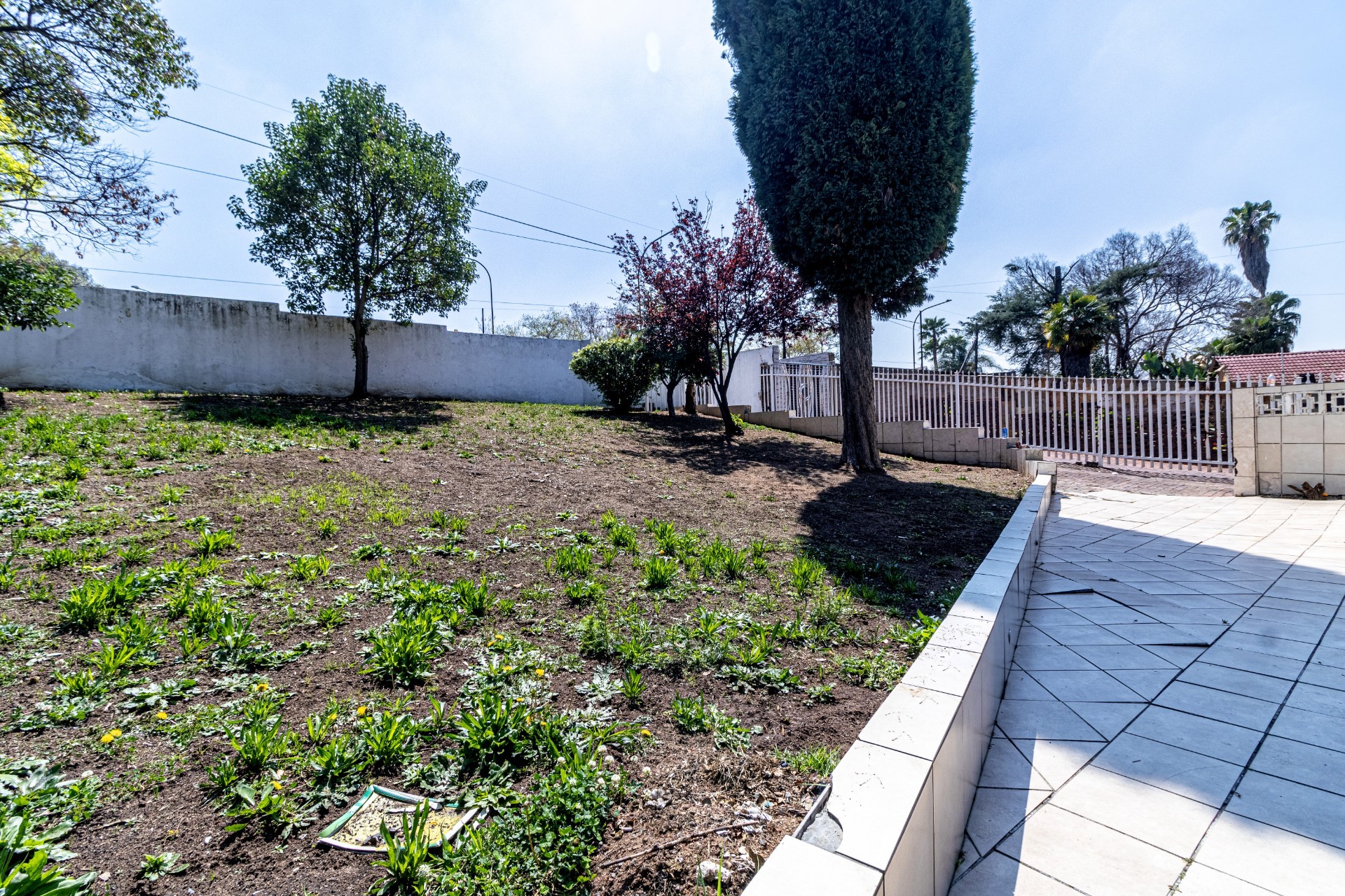 House for sale in Lyndhurst, Johannesburg, 2024 m²