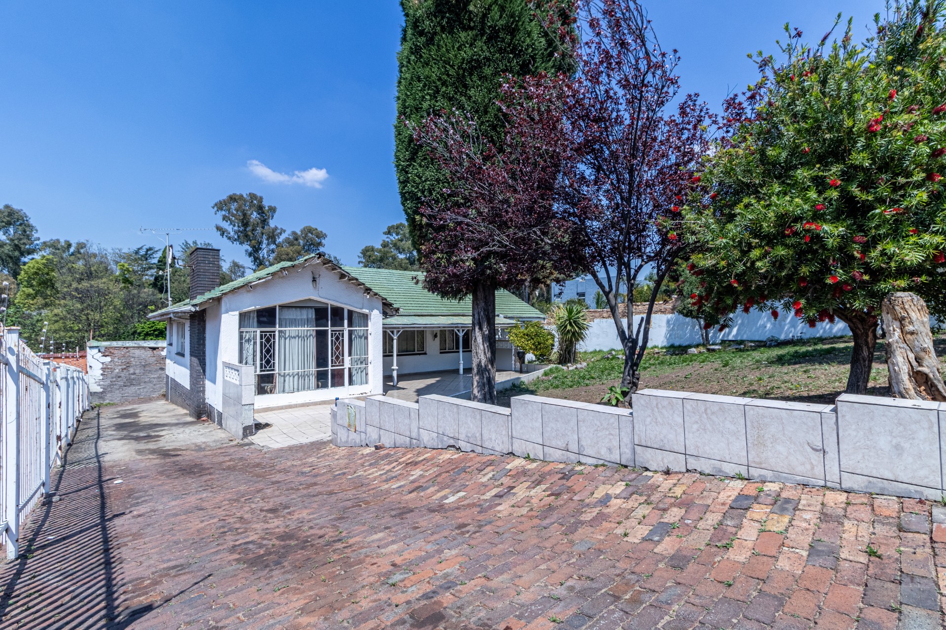 House for sale in Lyndhurst, Johannesburg, 2024 m²