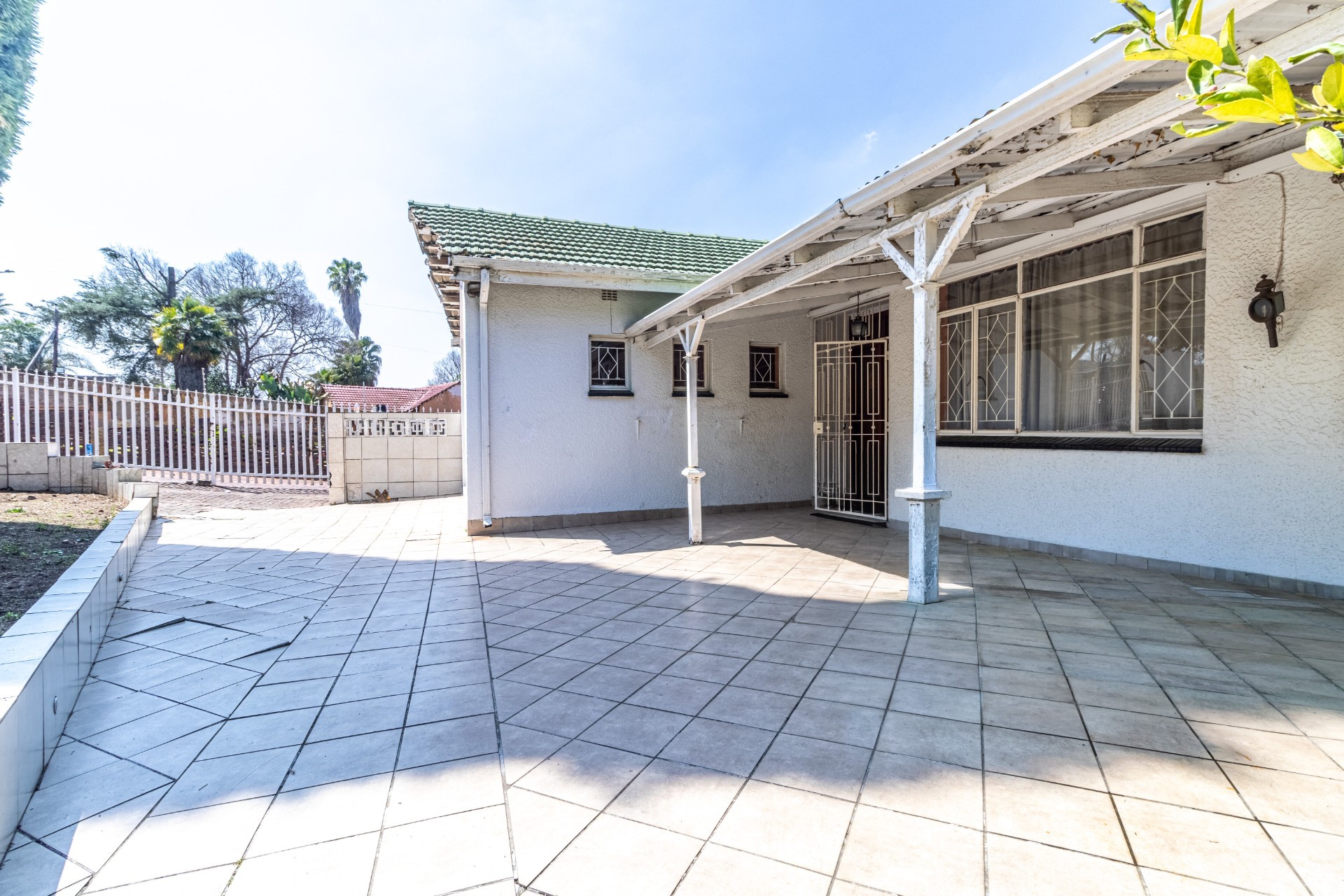 House for sale in Lyndhurst, Johannesburg, 2024 m²
