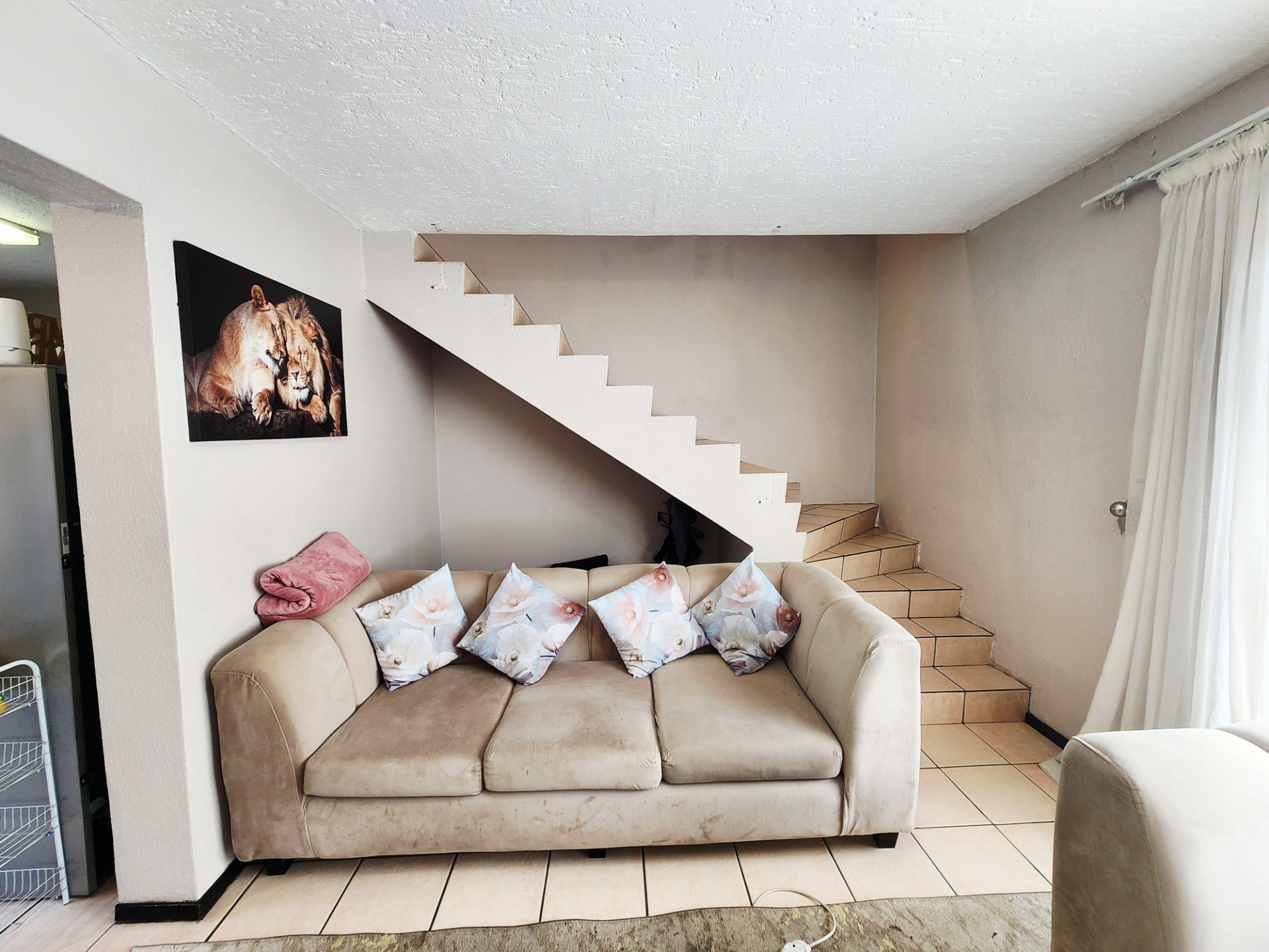 Nice and neat ready to move in duplex for sale in Hennopspark Centurion R850 000