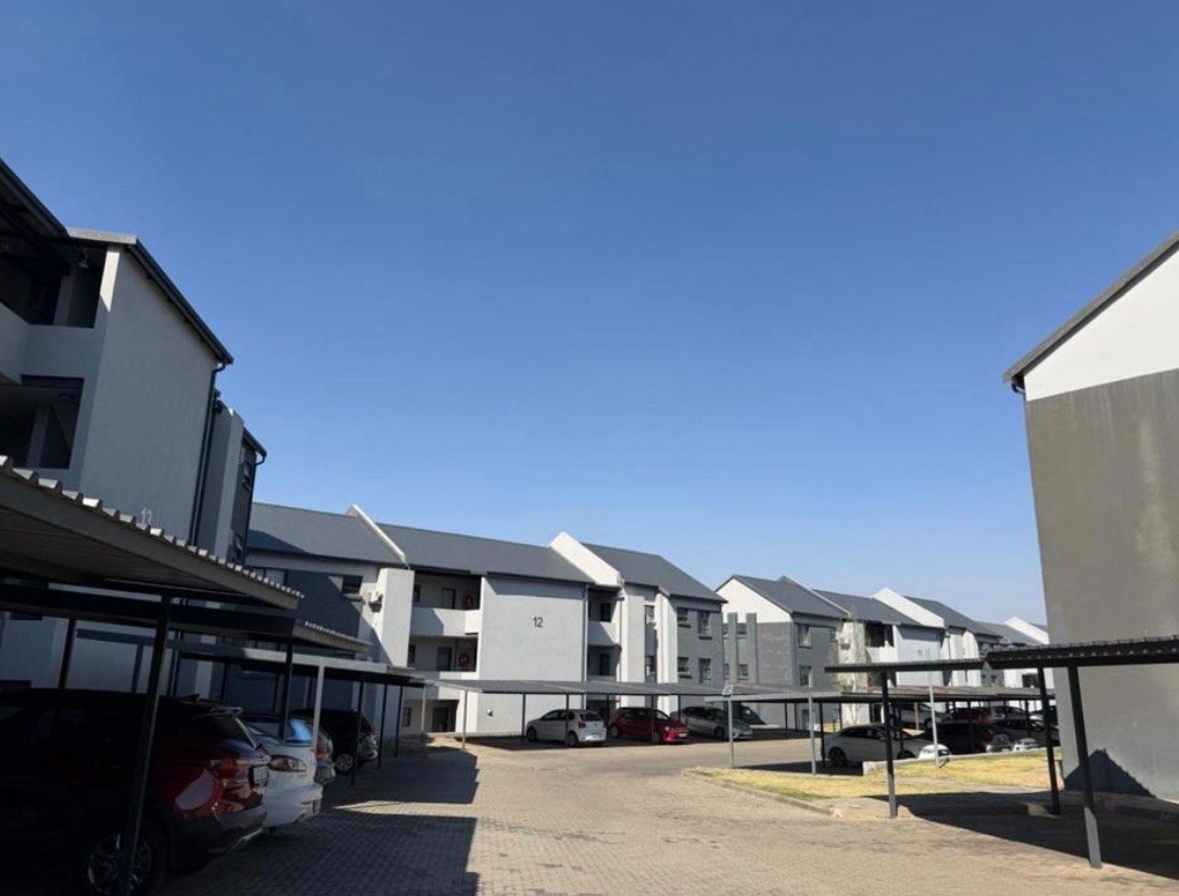Apartment for sale in Glen Austin AH, Midrand, 70 m²