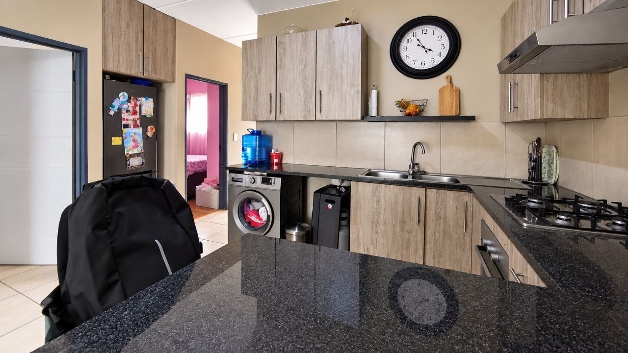 Apartment for sale in Glen Austin AH, Midrand, 63 m²