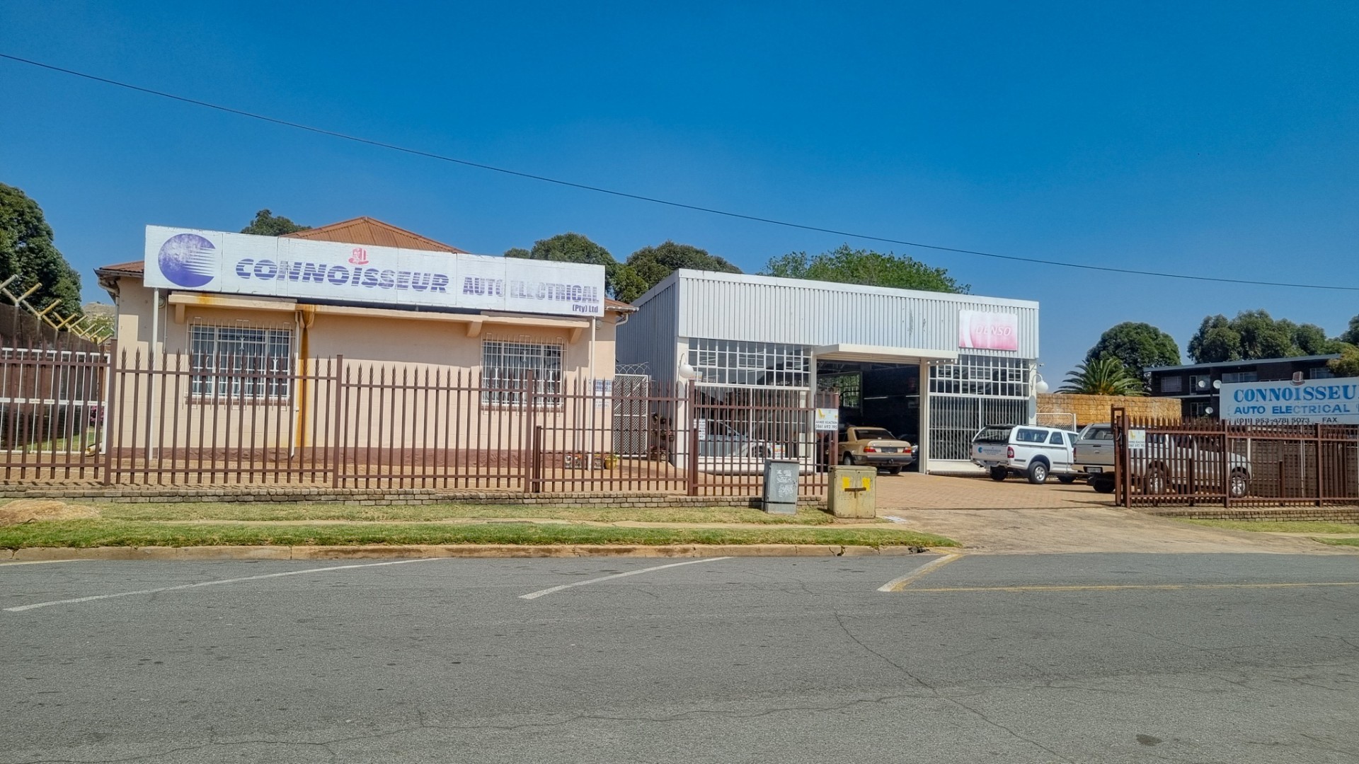 Industrial Property for sale in Krugersdorp Central, Krugersdorp, 77 & 79 Ockerse Street, Krugersdorp Central, Krugersdorp, Gauteng, 990 m²