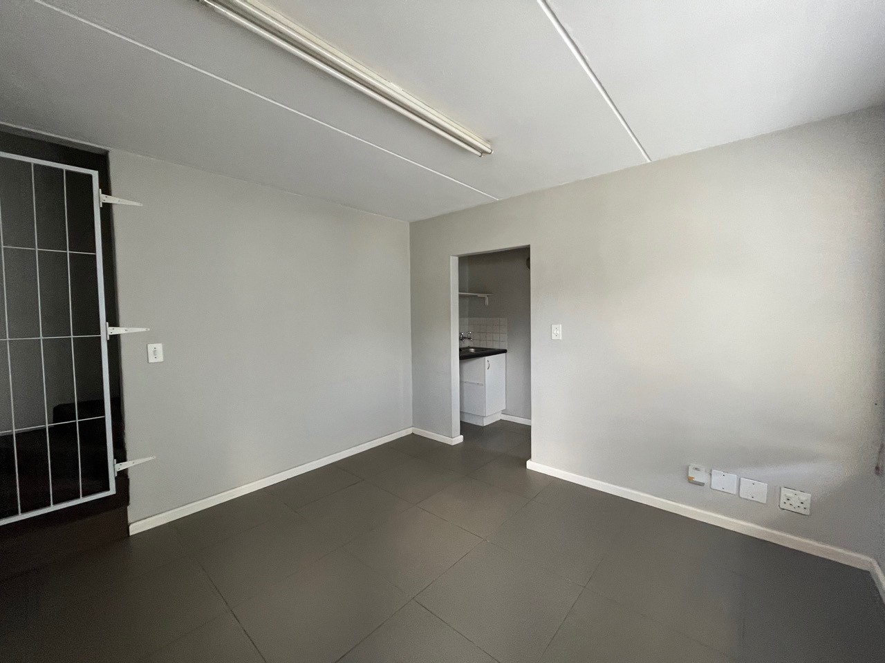 Warehouse for rent in Everite Industria, Brackenfell, 30 Taurus Street, Everite Industria, Brackenfell, Western Cape, 151 m²