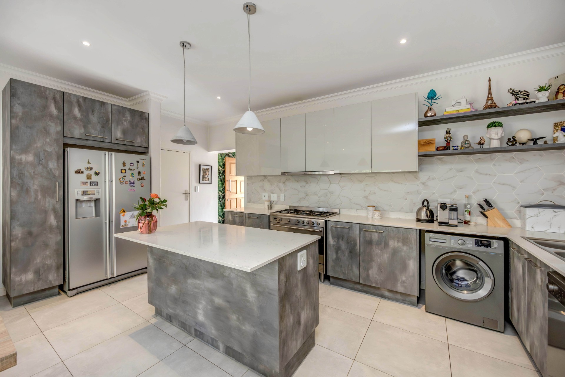 Townhouse for rent in Douglasdale, Sandton, 182 m²