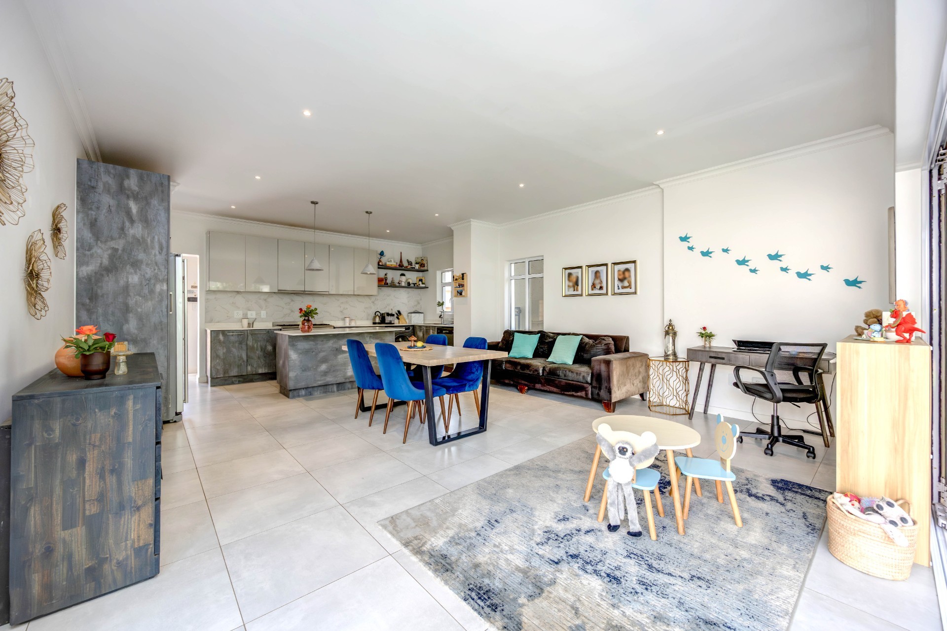 Townhouse for rent in Douglasdale, Sandton, 182 m²