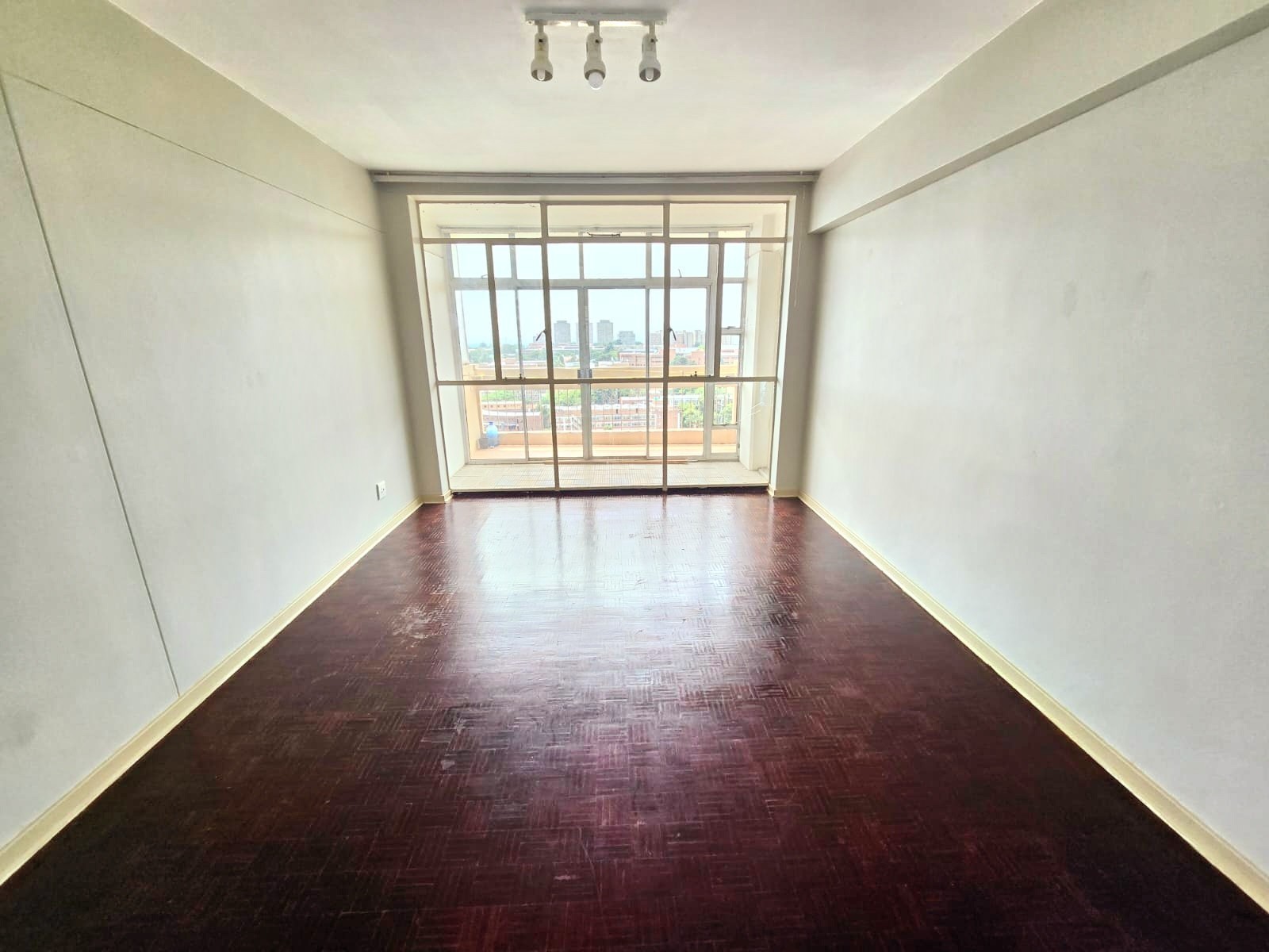 Apartment for sale in Parktown, Johannesburg, 85 m²