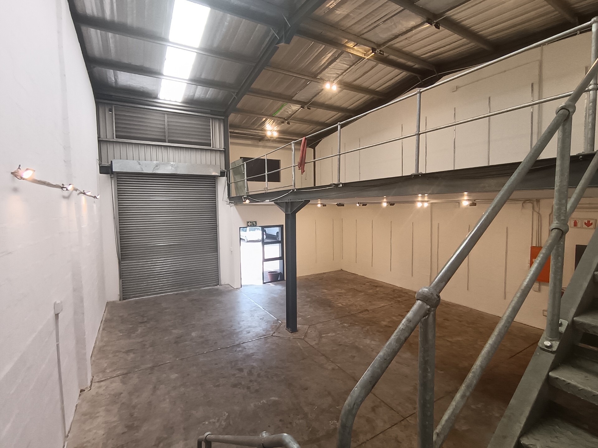 Warehouse for rent in Cornubia, KwaZulu Natal, 180 m²