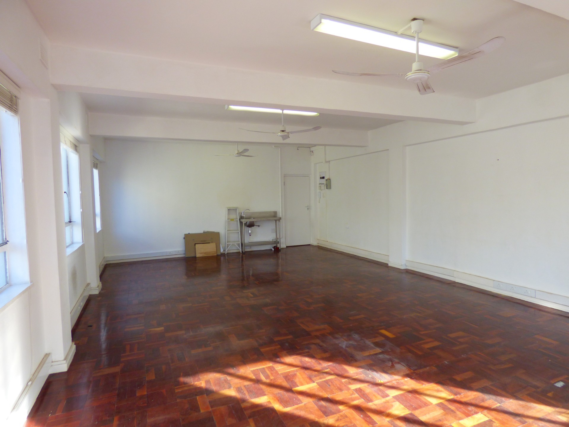 Commercial Property for rent in Gardens, Cape Town, 56 m²