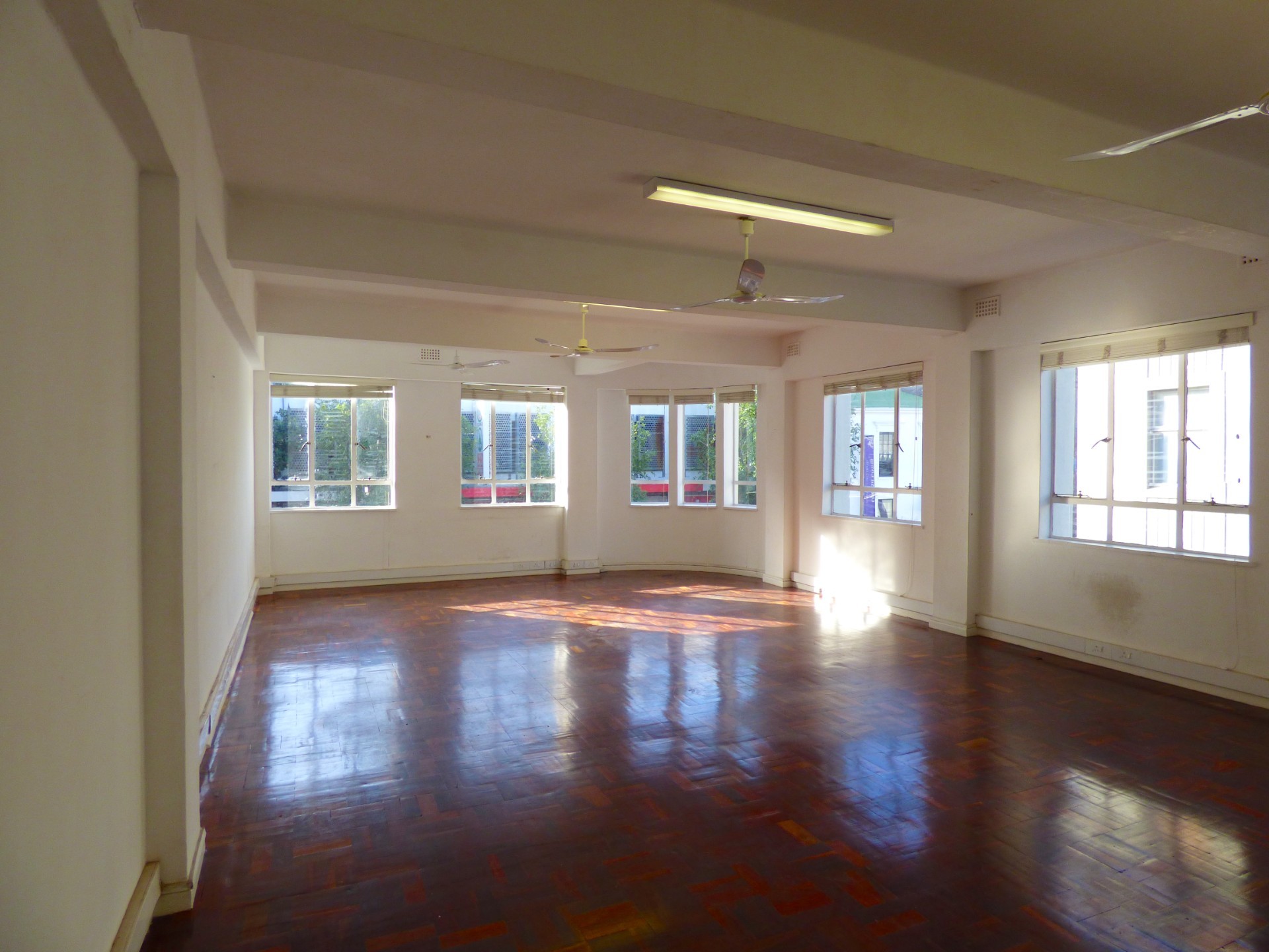 Commercial Property for rent in Gardens, Cape Town, 56 m²