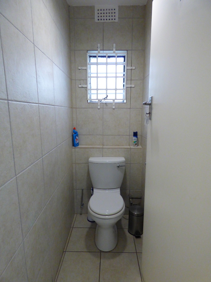 Commercial Property for rent in Gardens, Cape Town, 56 m²