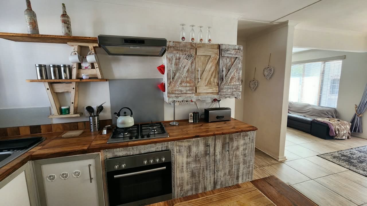 Townhouse for sale in Paradise Beach, Jeffreys Bay, 65 m²