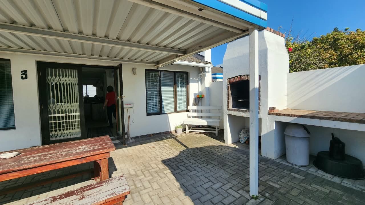 Townhouse for sale in Paradise Beach, Jeffreys Bay, 65 m²