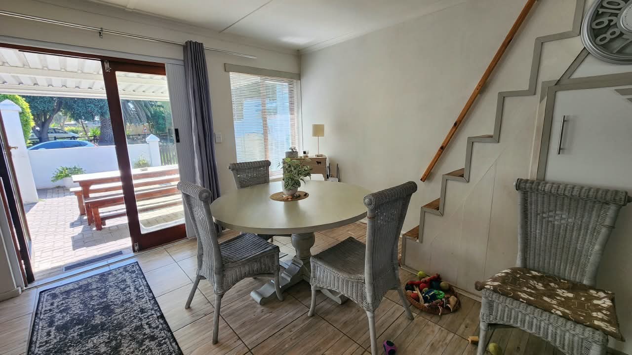 Townhouse for sale in Paradise Beach, Jeffreys Bay, 65 m²