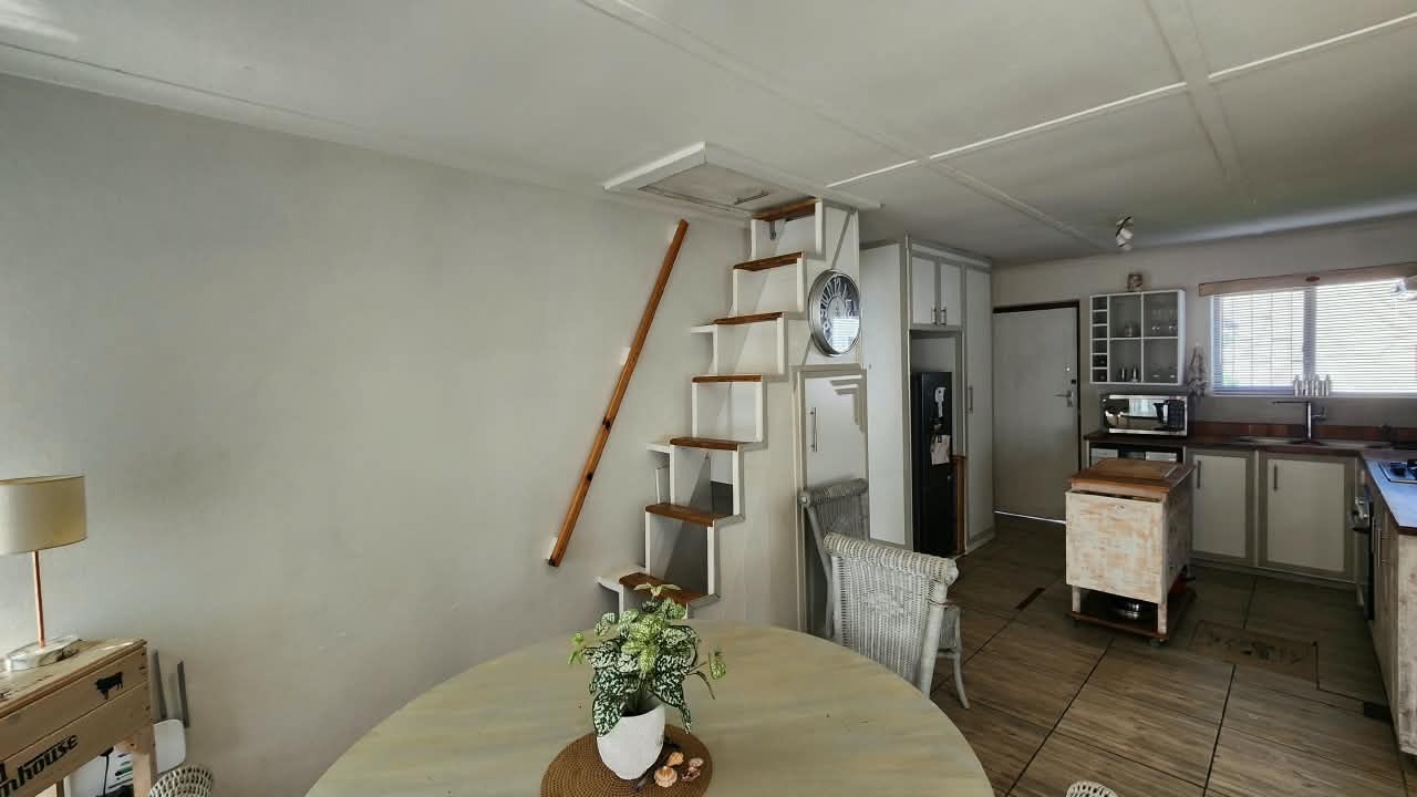 Townhouse for sale in Paradise Beach, Jeffreys Bay, 65 m²