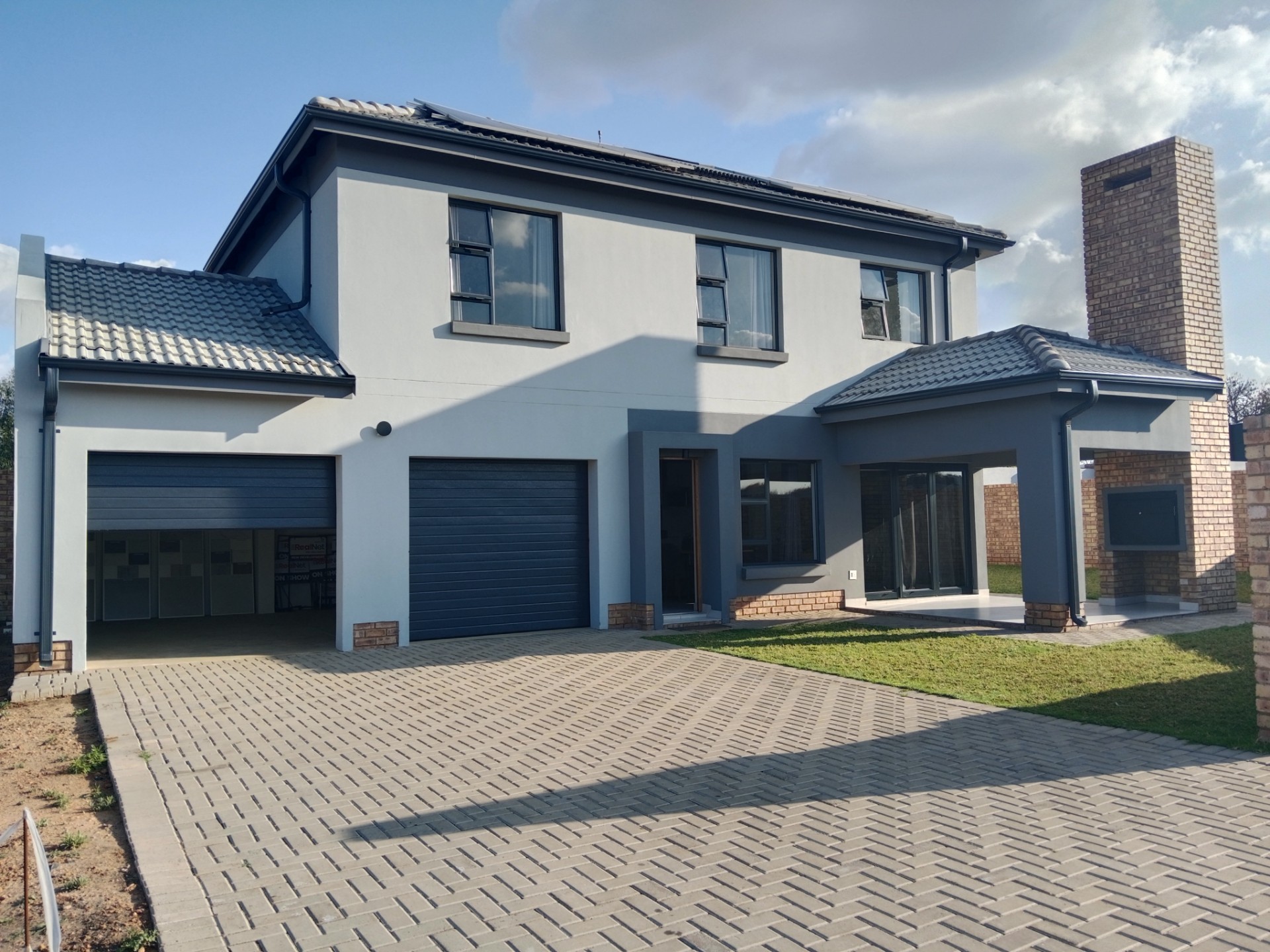 Duplex for sale in Theresapark, Akasia, 160 m²