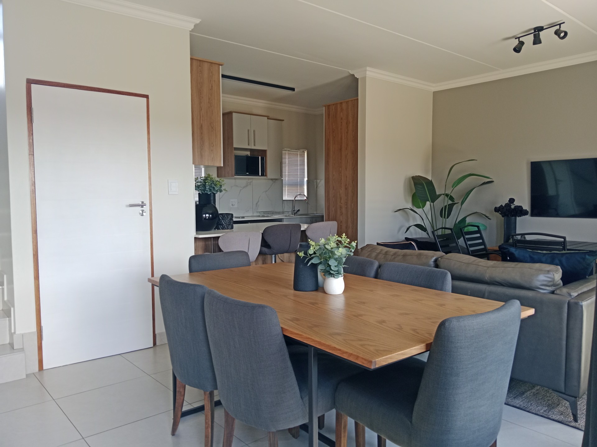 Duplex for sale in Theresapark, Akasia, 160 m²