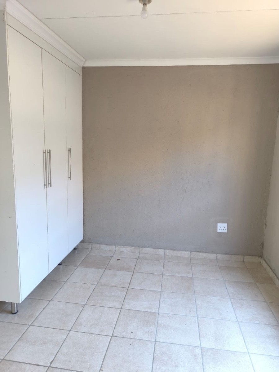 Room for rent in Kanyamazane, Nsikazi, 44 Ntokozweni ZCC Side (4th floor), Ntokozweni, 23 Ntokozweni ZCC SIDE, Kanyamazane, Nsikazi, Mpumalanga