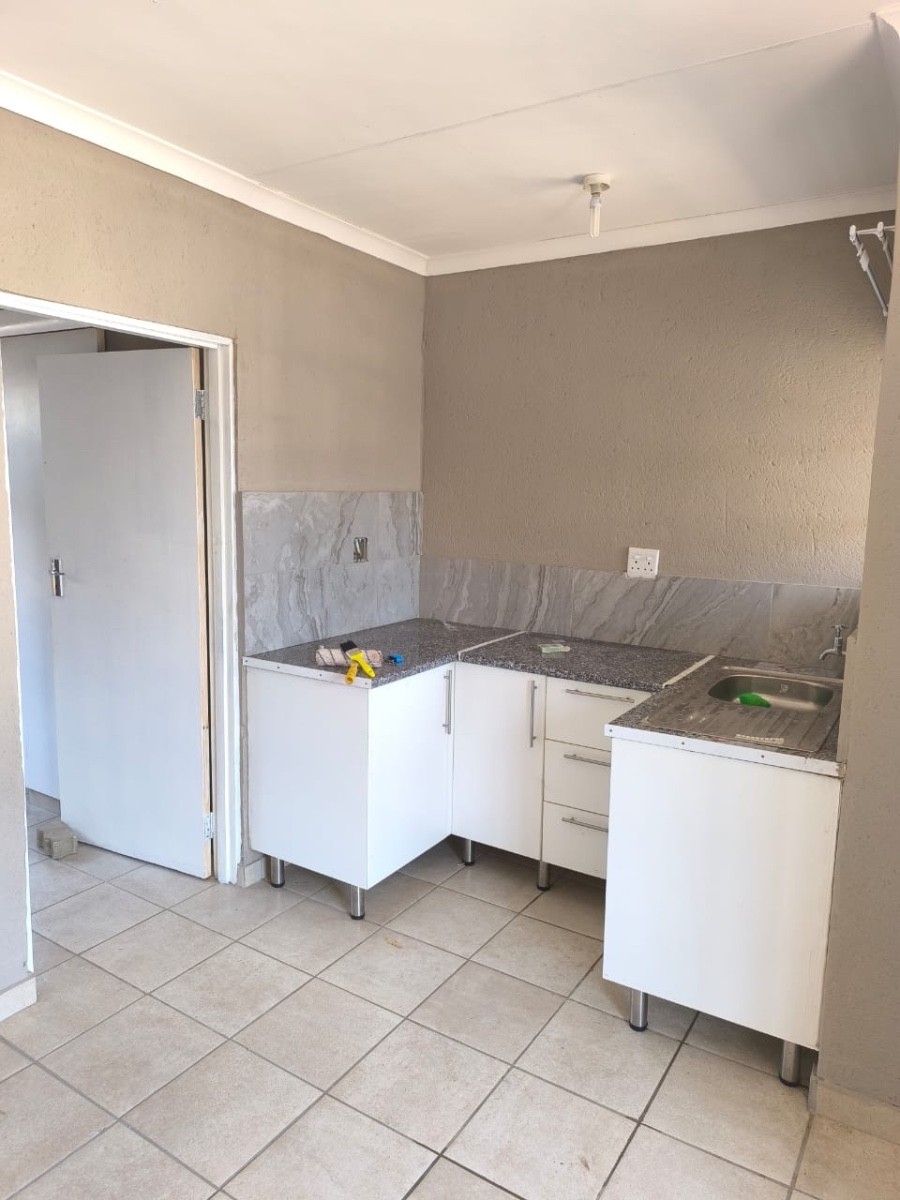 Room for rent in Kanyamazane, Nsikazi, 44 Ntokozweni ZCC Side (4th floor), Ntokozweni, 23 Ntokozweni ZCC SIDE, Kanyamazane, Nsikazi, Mpumalanga