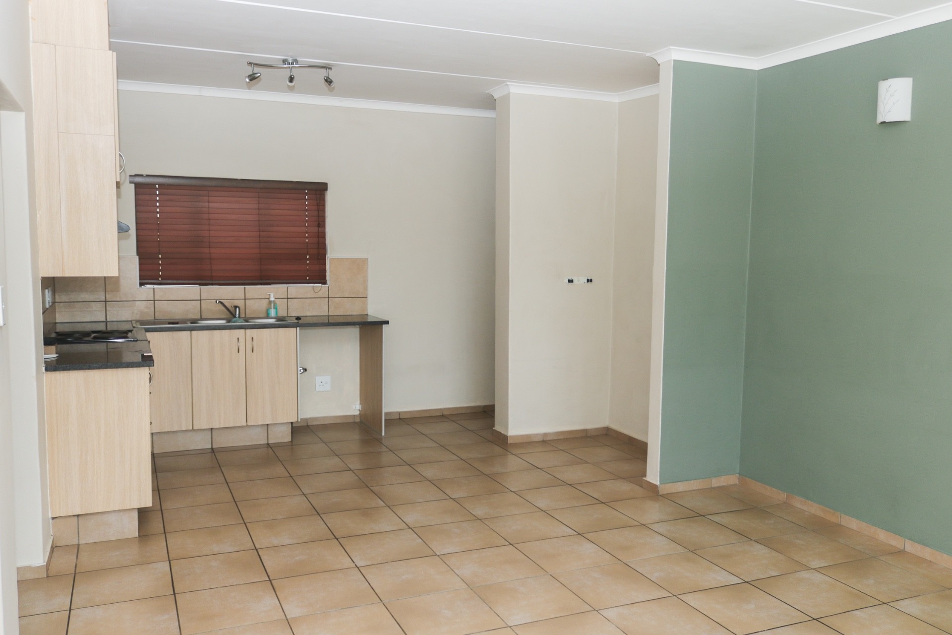 Apartment for rent in Barbeque Downs, Midrand, 73 m²