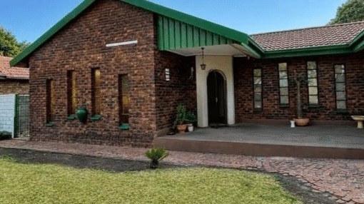 House for sale in Petersfield, Springs, 1008 m²