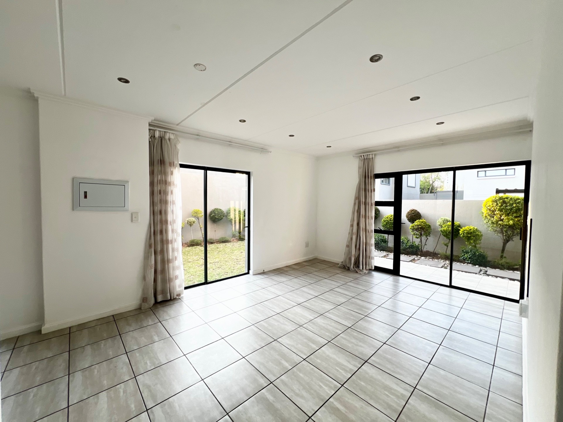 Apartment for sale in Edenburg, Sandton, 88 m²