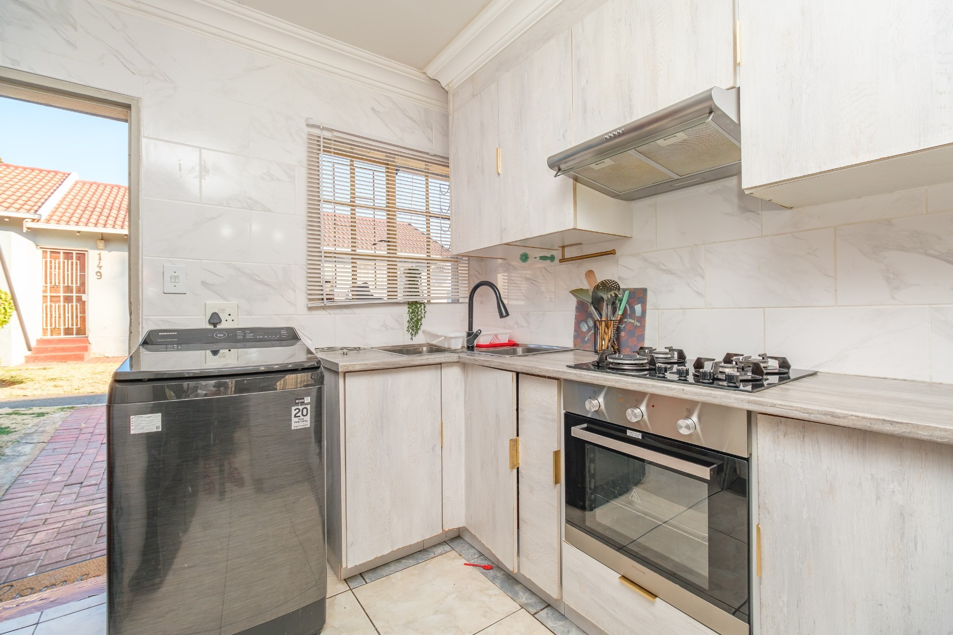 Townhouse for sale in Roodepoort West, Roodepoort, 70 m²