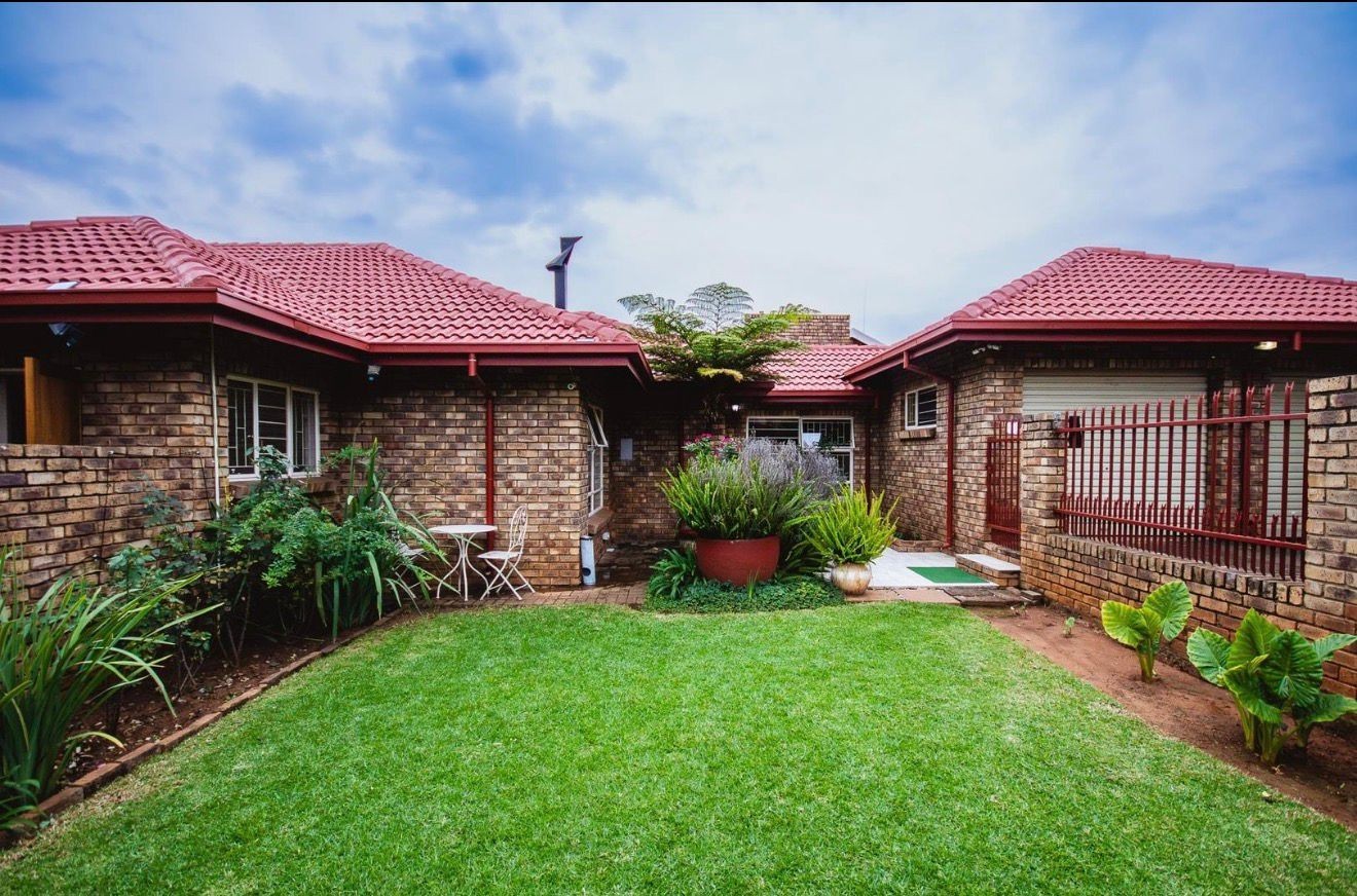House for sale in Faerie Glen, Pretoria, 237 m²