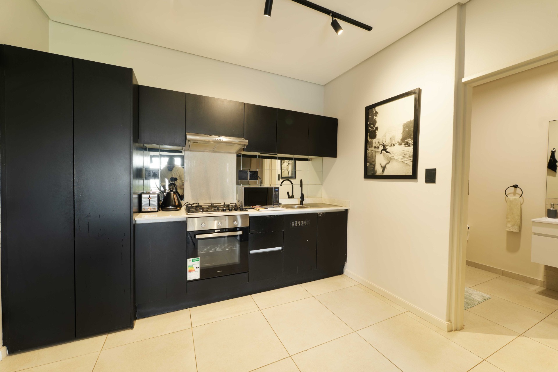 Apartment for sale in Waverley, Johannesburg, 70 m²