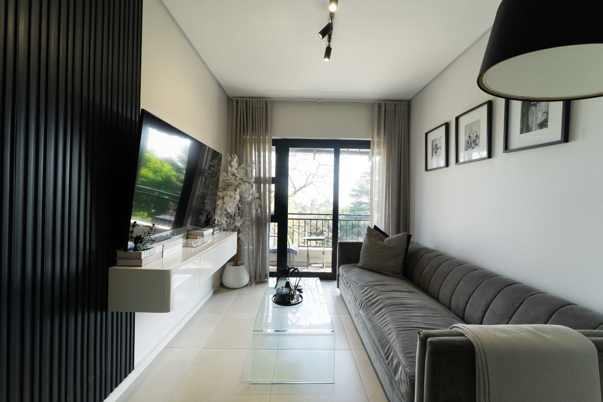 Apartment for sale in Waverley, Johannesburg, 70 m²
