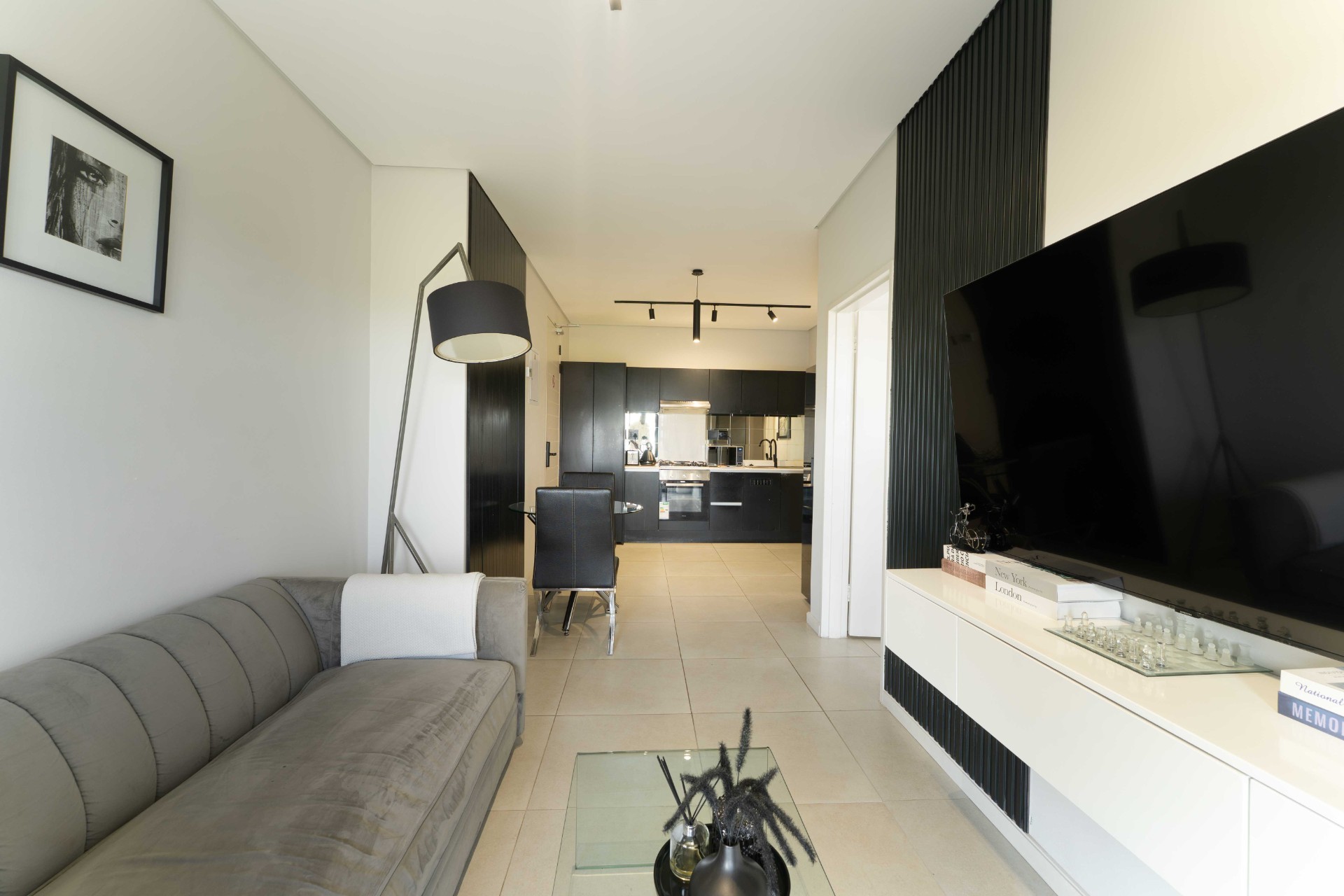 Apartment for sale in Waverley, Johannesburg, 70 m²
