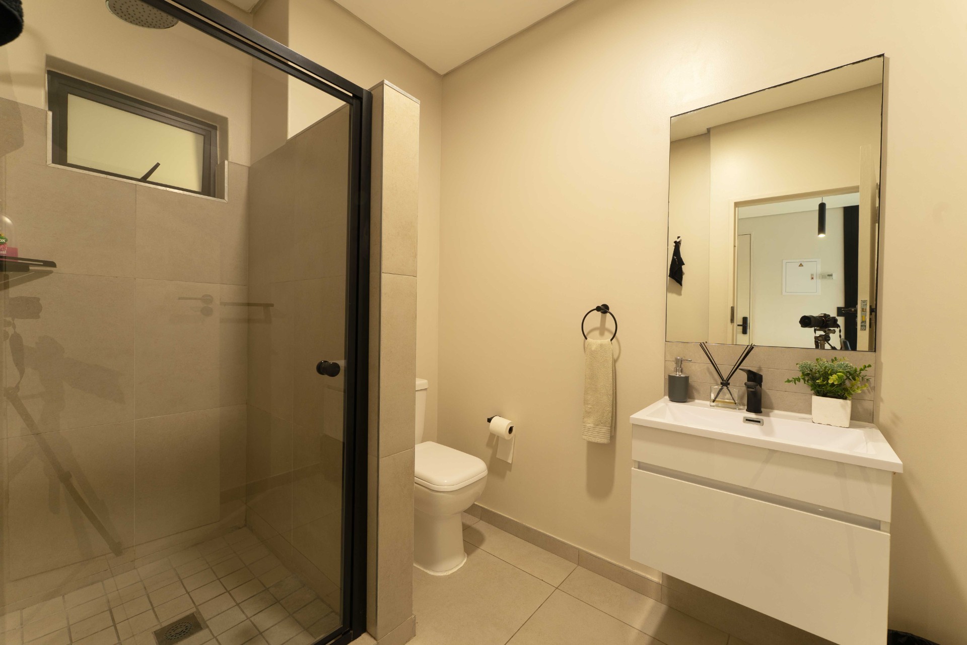 Apartment for sale in Waverley, Johannesburg, 70 m²