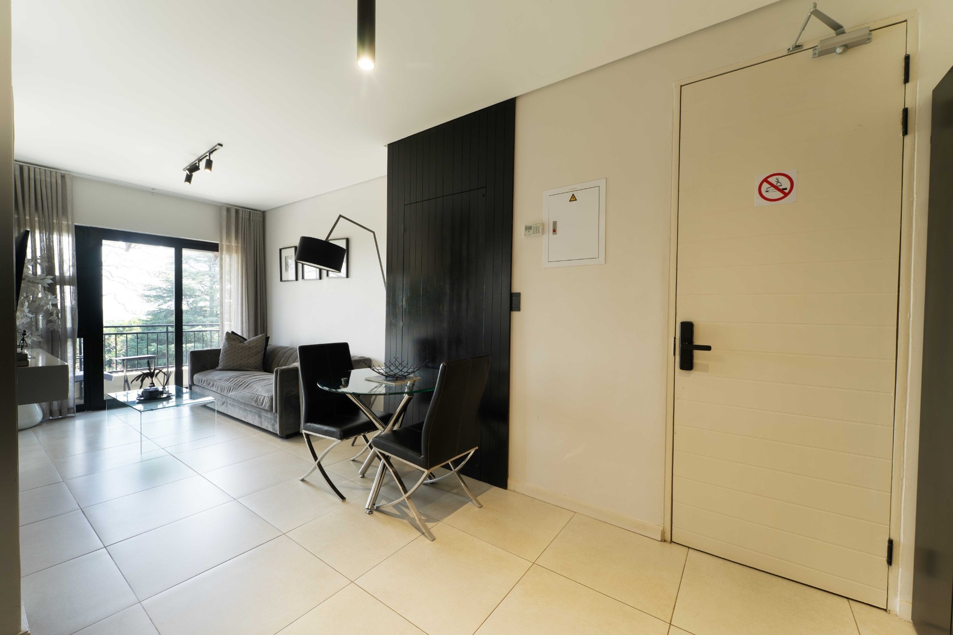 Apartment for sale in Waverley, Johannesburg, 70 m²