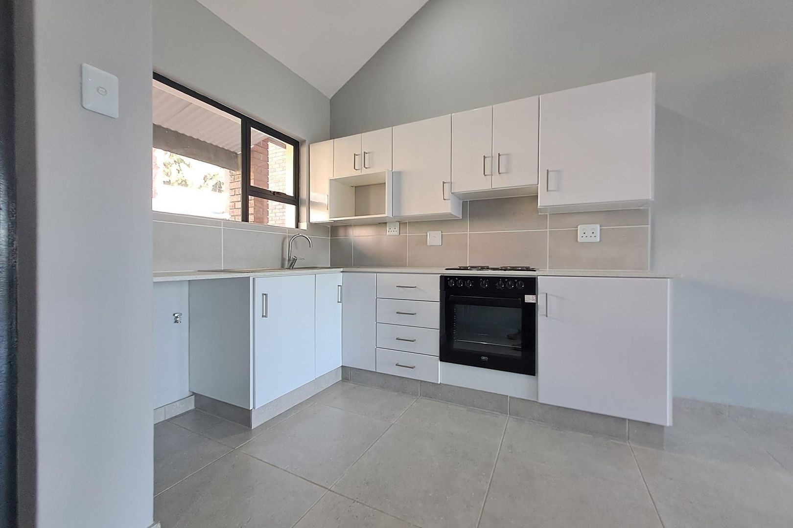 Apartment for rent in Town Hill, Pietermaritzburg, KwaZulu Natal, 5 Morton Bay (1st floor), Arbour Arch, 57 Henderson Road, Town Hill, Pietermaritzburg, KwaZulu Natal, 116 m²