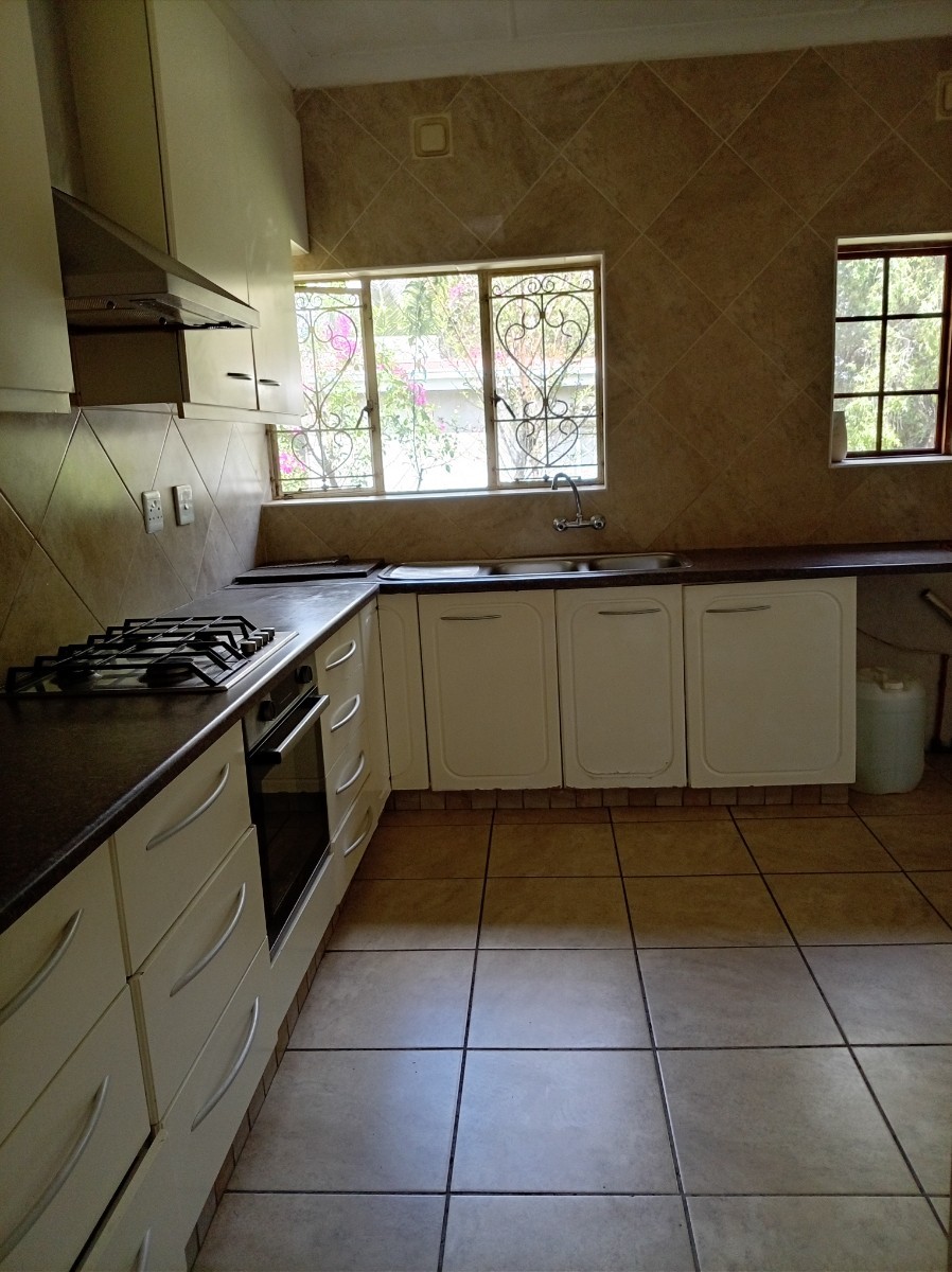 House for rent in Lombardy East, Lombardy, Johannesburg, 245 m²