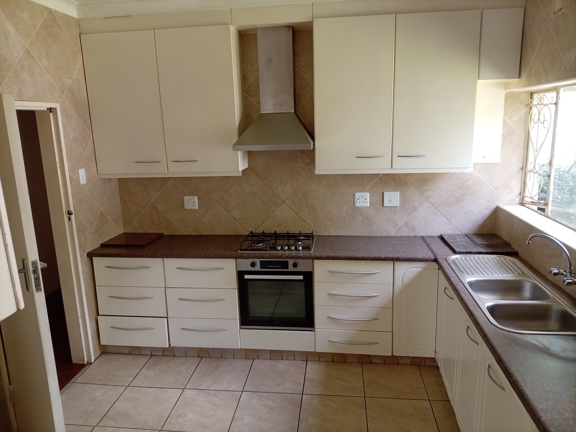 House for rent in Lombardy East, Lombardy, Johannesburg, 245 m²