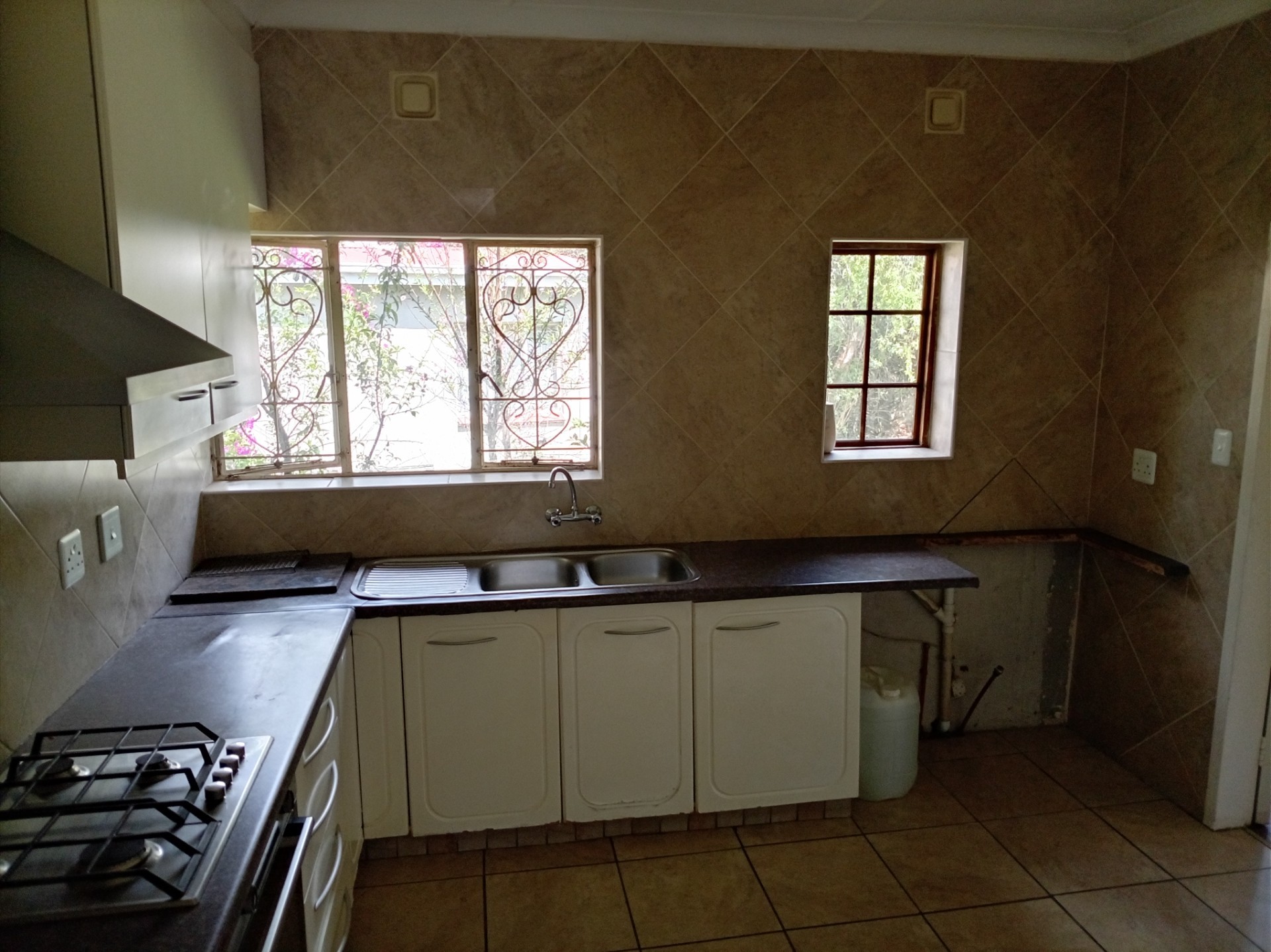 House for rent in Lombardy East, Lombardy, Johannesburg, 245 m²