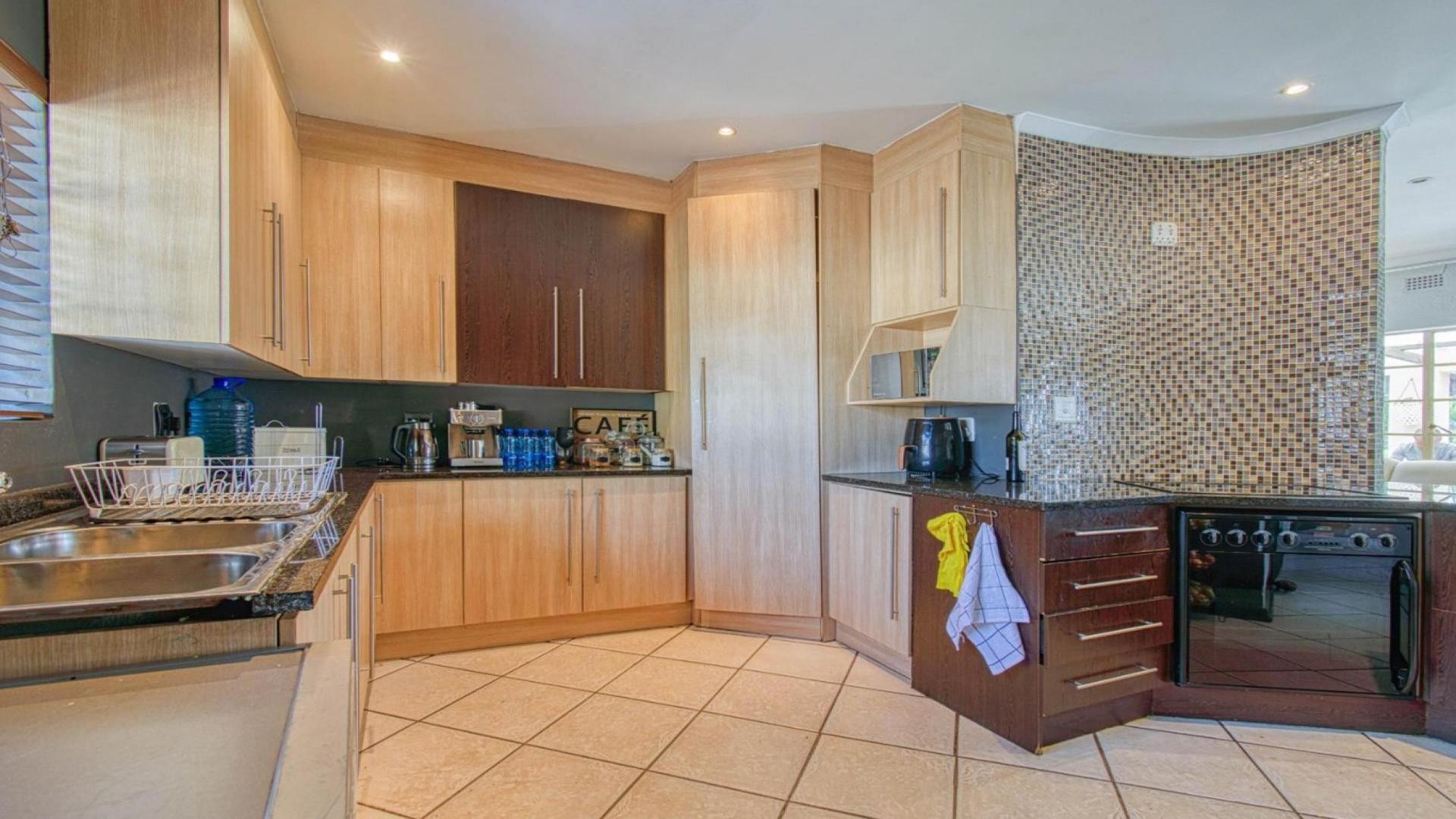 House for sale in Glenanda, Johannesburg, 14 Susan Avenue, Glenanda, Johannesburg, Gauteng, 261 m²