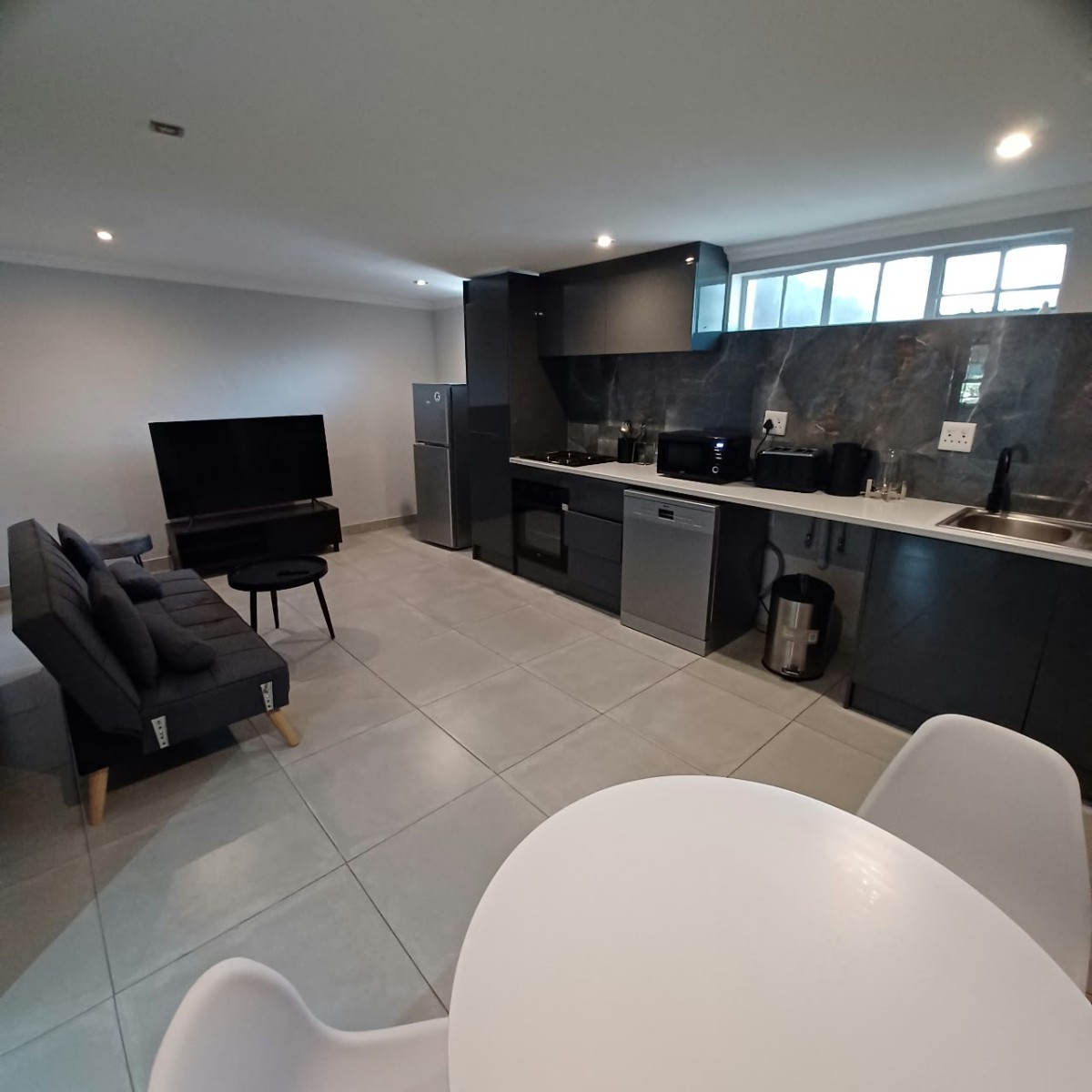 Cottage for rent in Houghton Estate, Johannesburg, 0 8th Street, Houghton Estate, Johannesburg, Gauteng, 75 m²