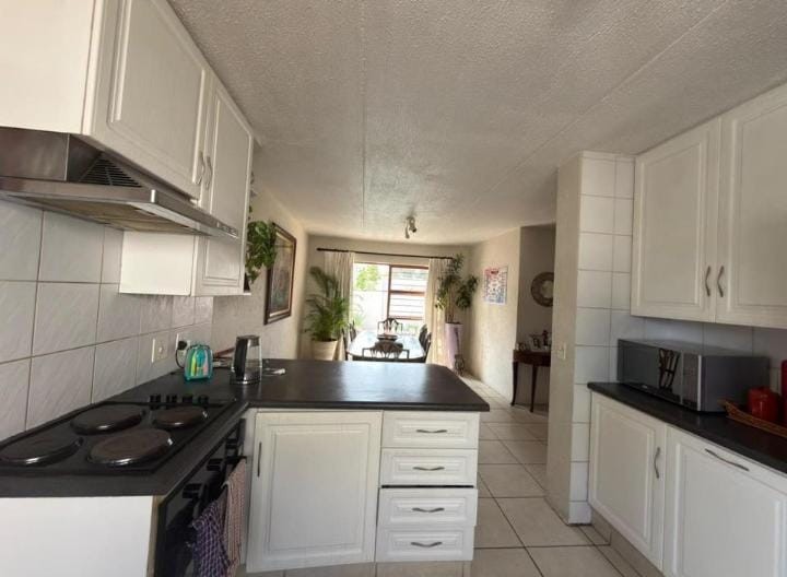 House for rent in Sunninghill, Sandton, 504 m²