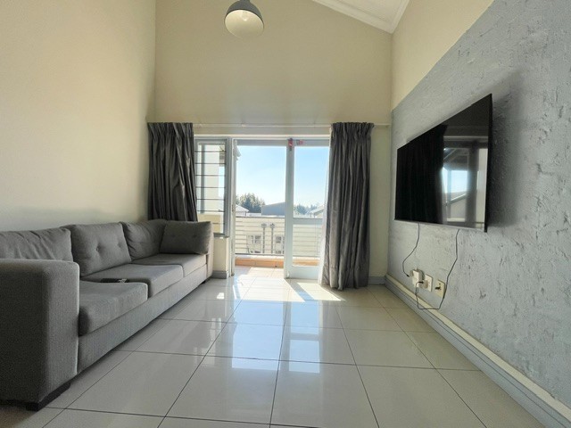 Apartment for sale in Parktown North, Johannesburg, 50 m²