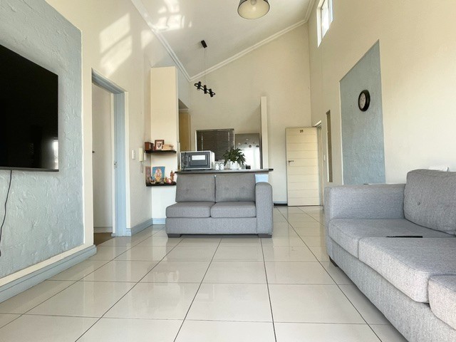 Apartment for sale in Parktown North, Johannesburg, 50 m²