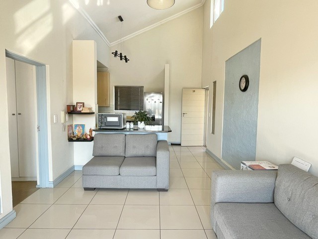 Apartment for sale in Parktown North, Johannesburg, 50 m²